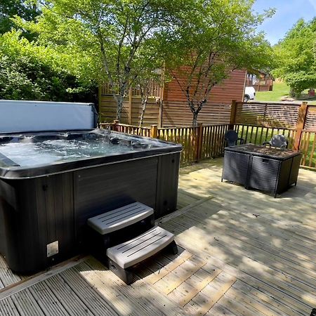 Oak Cabin With Hot-Tub & Secluded Decking - Finlake Resort & Spa - Devon Chudleigh Esterno foto