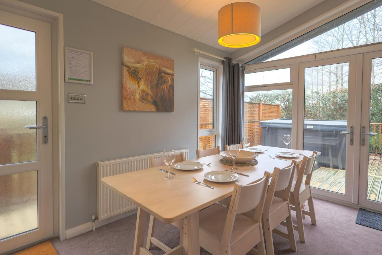 Oak Cabin With Hot-Tub & Secluded Decking - Finlake Resort & Spa - Devon Chudleigh Esterno foto