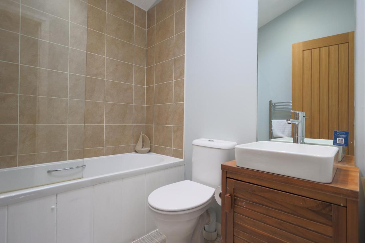 Oak Cabin With Hot-Tub & Secluded Decking - Finlake Resort & Spa - Devon Chudleigh Esterno foto