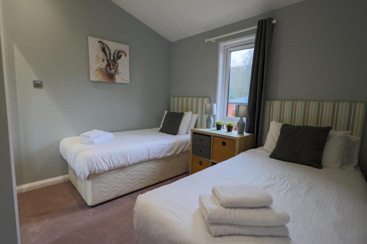 Oak Cabin With Hot-Tub & Secluded Decking - Finlake Resort & Spa - Devon Chudleigh Esterno foto