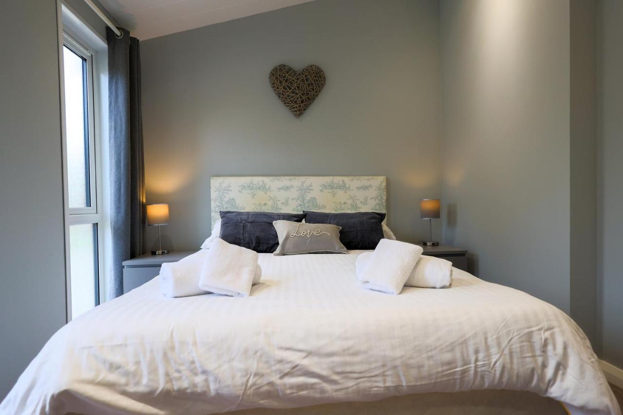Oak Cabin With Hot-Tub & Secluded Decking - Finlake Resort & Spa - Devon Chudleigh Esterno foto