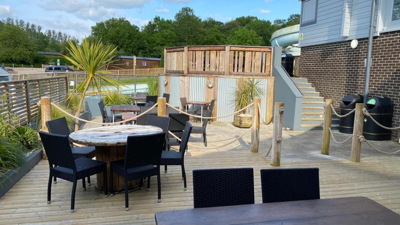 Oak Cabin With Hot-Tub & Secluded Decking - Finlake Resort & Spa - Devon Chudleigh Esterno foto