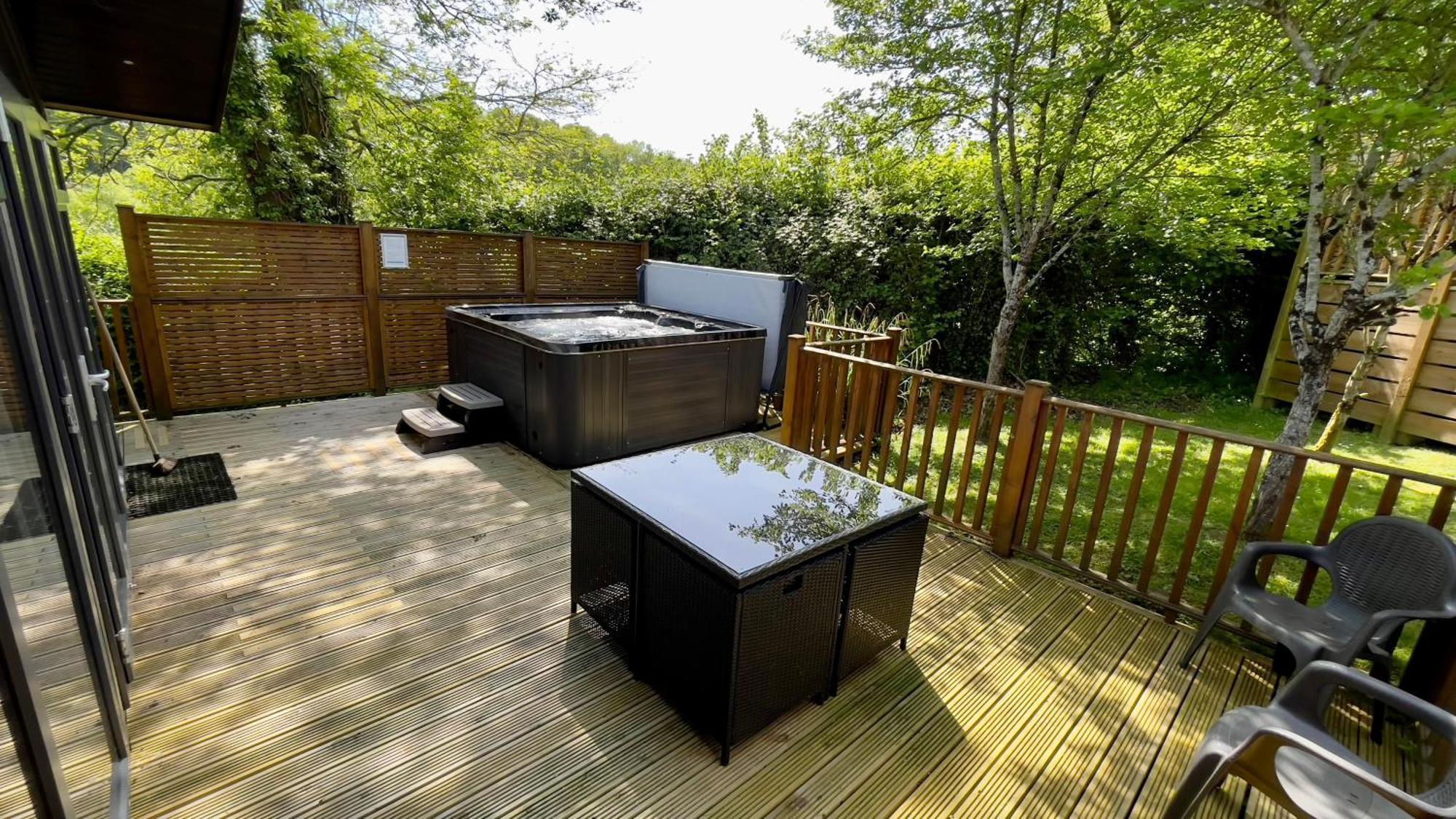 Oak Cabin With Hot-Tub & Secluded Decking - Finlake Resort & Spa - Devon Chudleigh Esterno foto