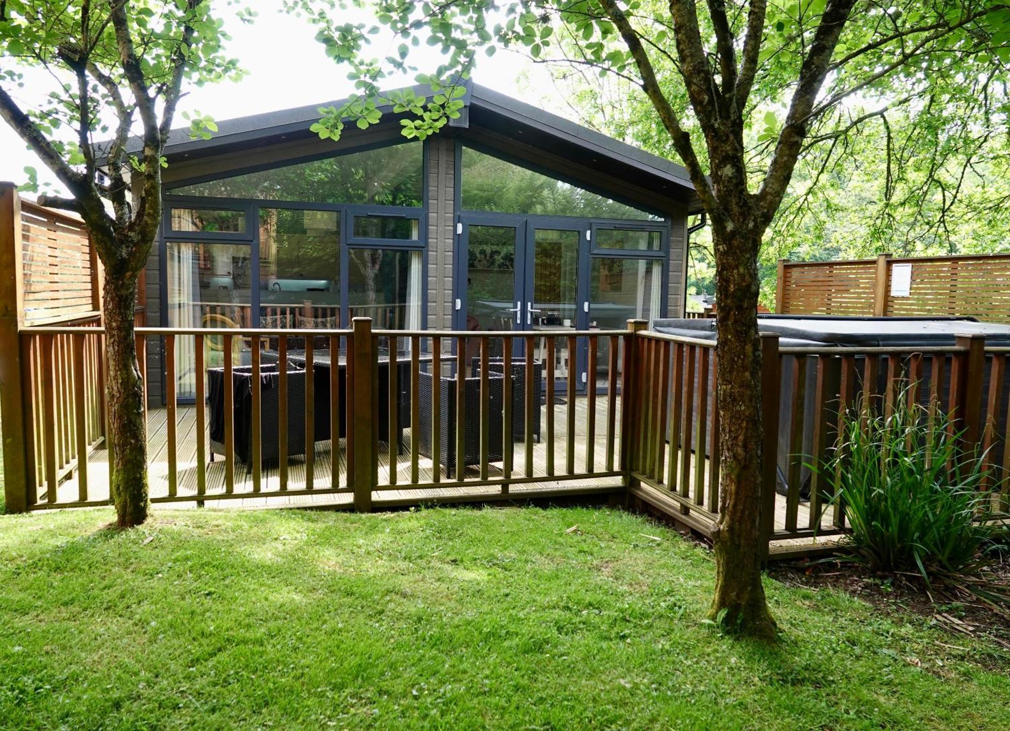 Oak Cabin With Hot-Tub & Secluded Decking - Finlake Resort & Spa - Devon Chudleigh Esterno foto