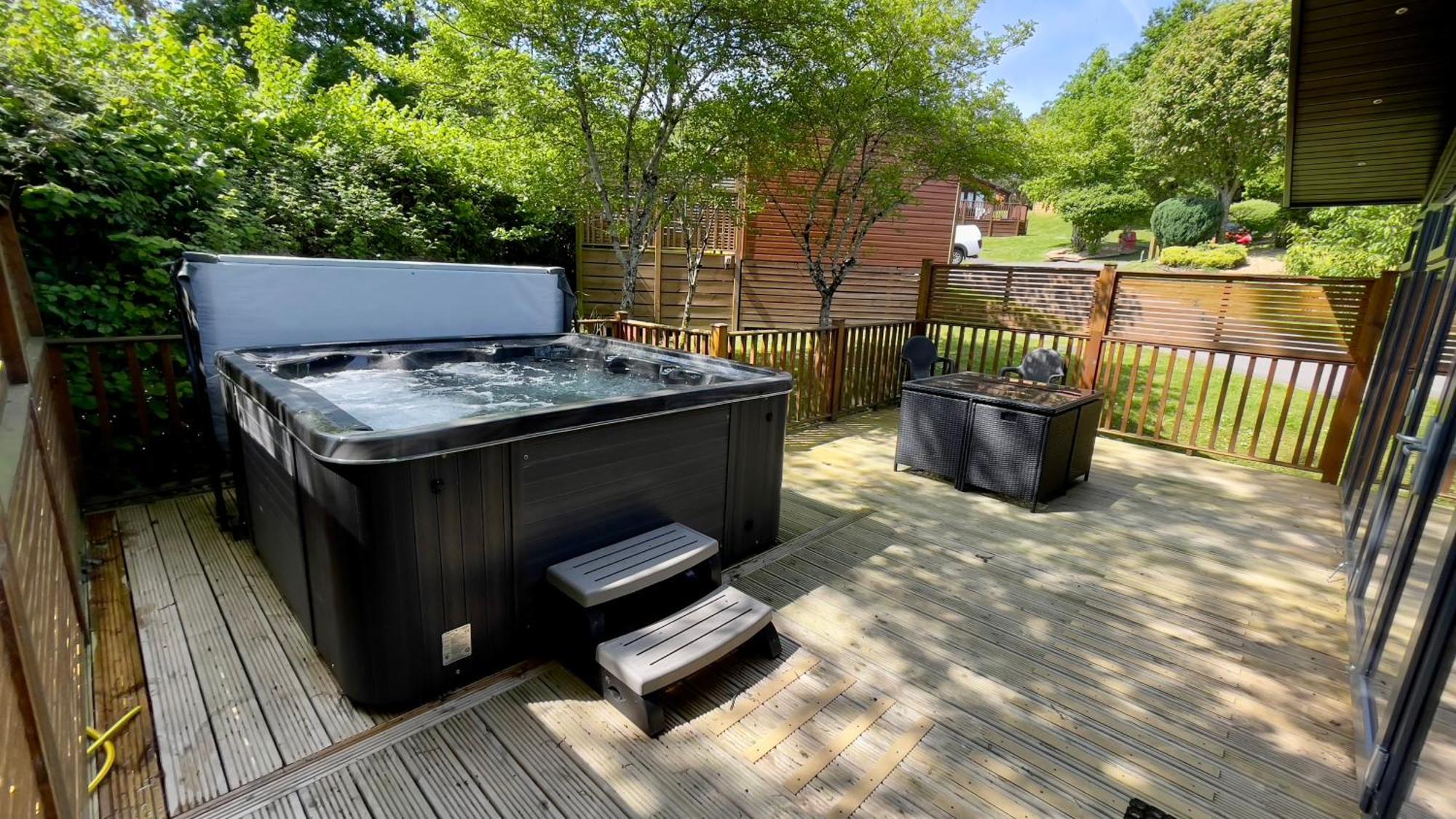 Oak Cabin With Hot-Tub & Secluded Decking - Finlake Resort & Spa - Devon Chudleigh Esterno foto